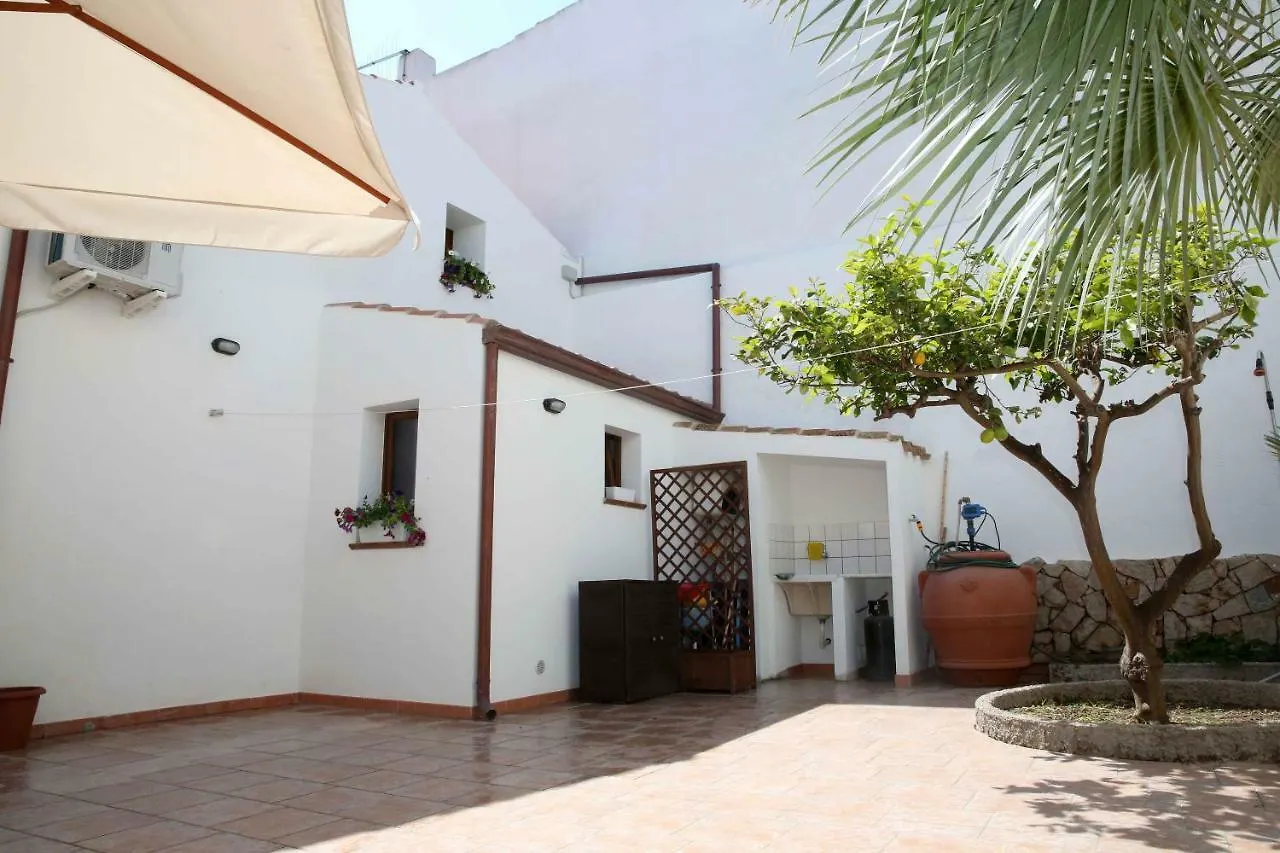 לינה וארוחת בוקר קאלאסטה Il Cortile איטליה
